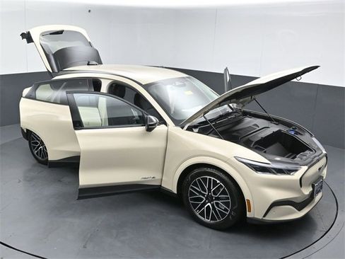 Used 2025 Ford Mustang Mach-E Premium image 50