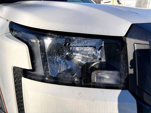 Used 2025 Nissan Frontier SV image 31