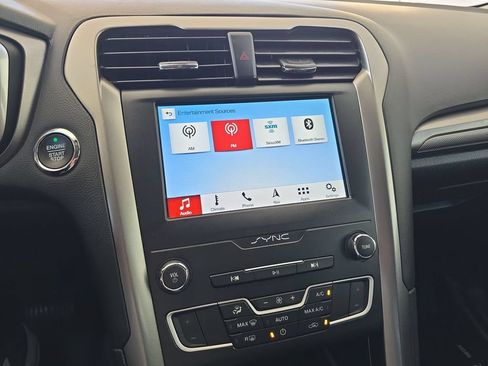 Used 2019 Ford Fusion SE FWD image 13