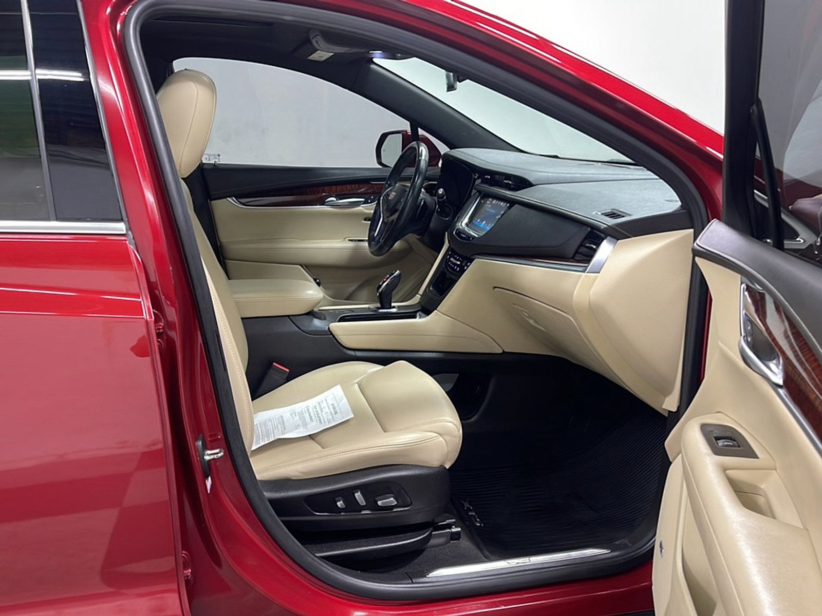 Used 2019 Cadillac XT5 Premium Luxury FWD image 21