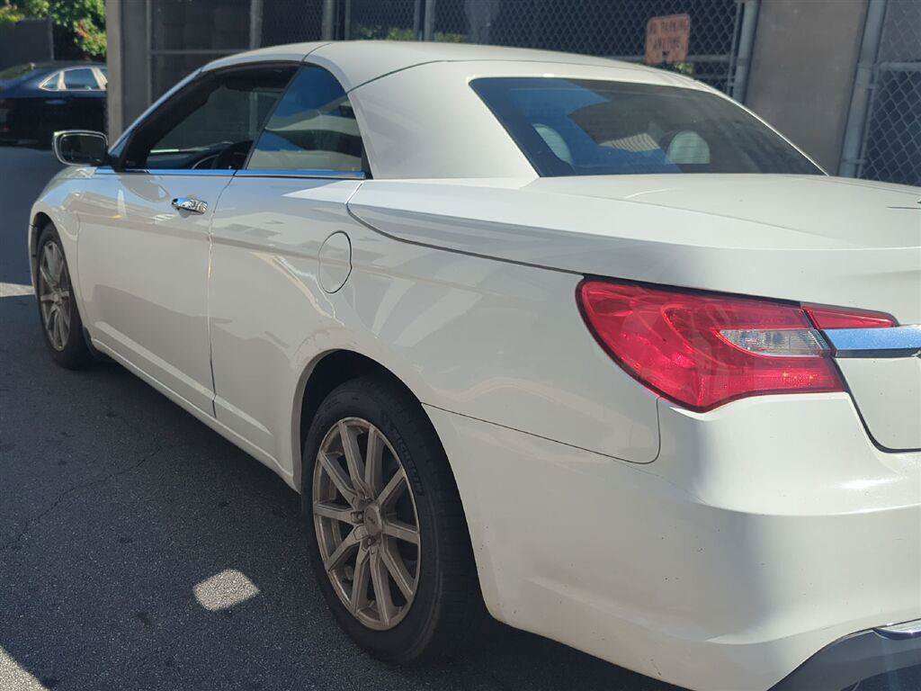 Used 2013 Chrysler 200 Limited FWD image 3