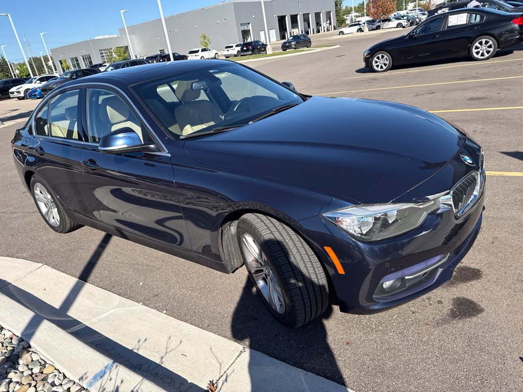 Used 2017 BMW 330i xDrive Sedan AWD/4WD image 3