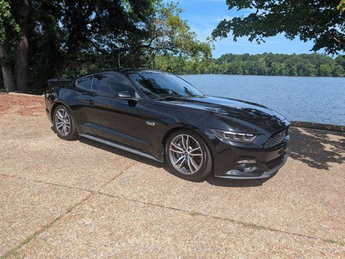 Used 2016 Ford Mustang GT RWD image 2