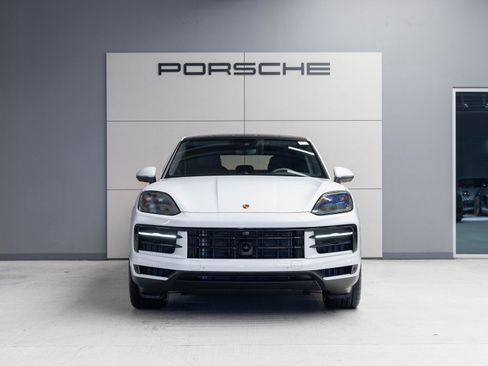 Certified 2025 Porsche Cayenne E-Hybrid Coupe image 10