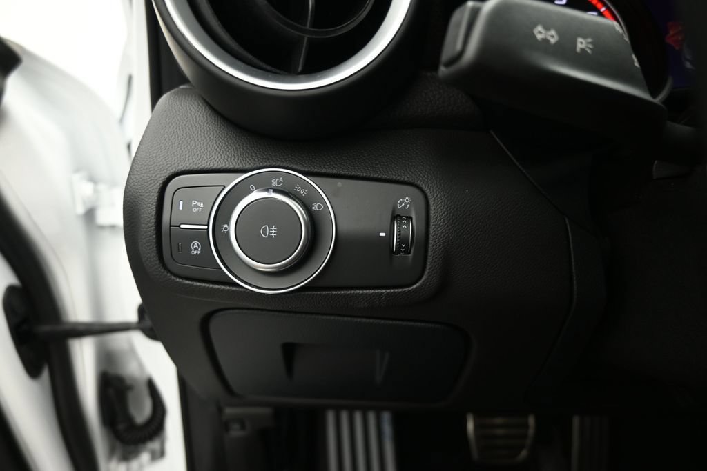 Used 2022 Alfa Romeo Giulia Ti RWD image 9