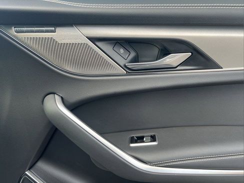 Used 2025 Jaguar F-PACE R-Dynamic S image 22