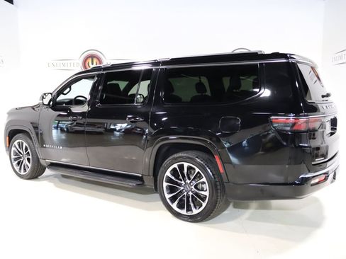 Used 2023 Jeep Wagoneer L Series II w/ Premium Group I AWD/4WD image 3