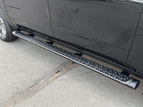 Used 2025 Chevrolet Suburban Z71 AWD/4WD image 22