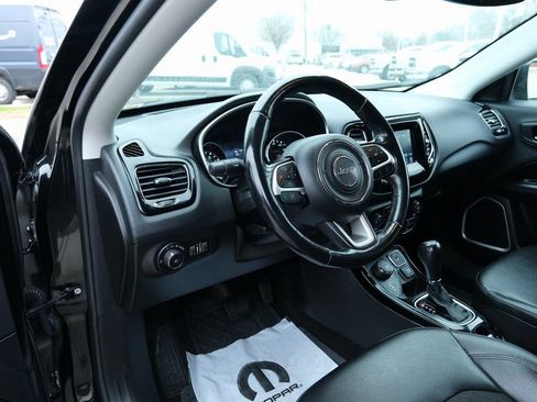 Used 2021 Jeep Compass Latitude image 3