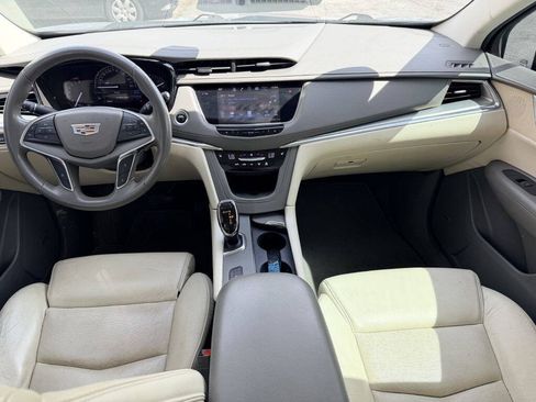 Used 2017 Cadillac XT5 Luxury w/ LPO, Wheel Lock Package FWD image 7