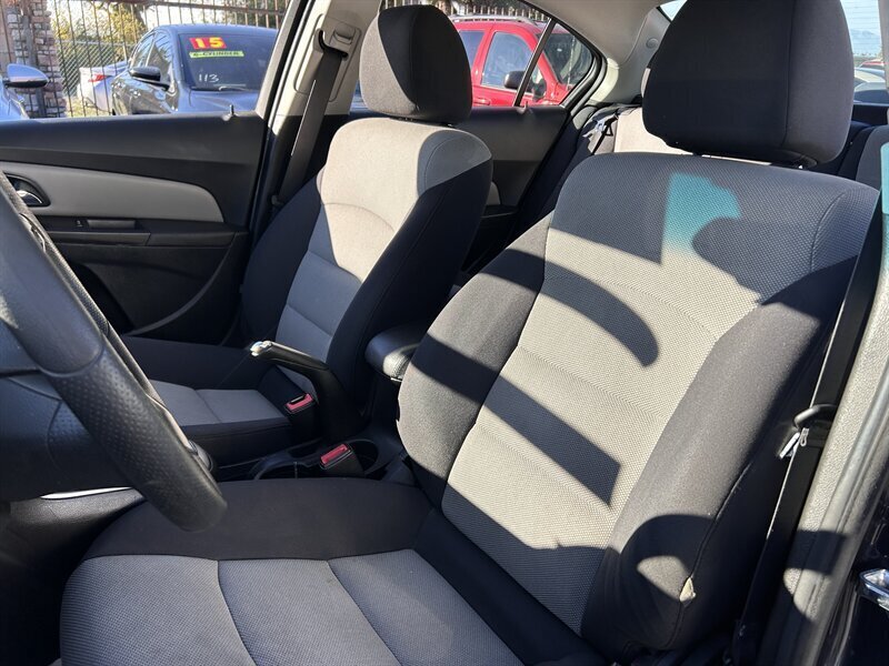 Used 2016 Chevrolet Cruze LS FWD image 21