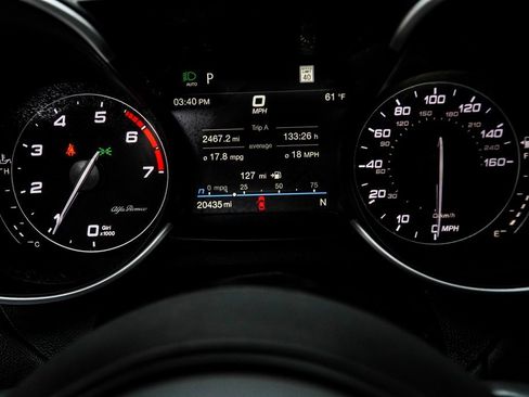 Used 2023 Alfa Romeo Giulia Veloce image 32