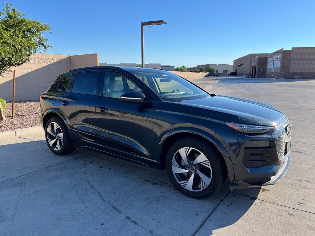 Used 2025 Audi Q6 e-tron Prestige w/ 20" Wheel Package AWD/4WD image 4