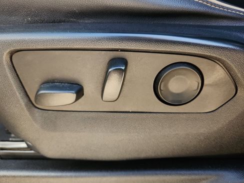 Used 2022 GMC Yukon SLT w/ SLT Premium Package image 13