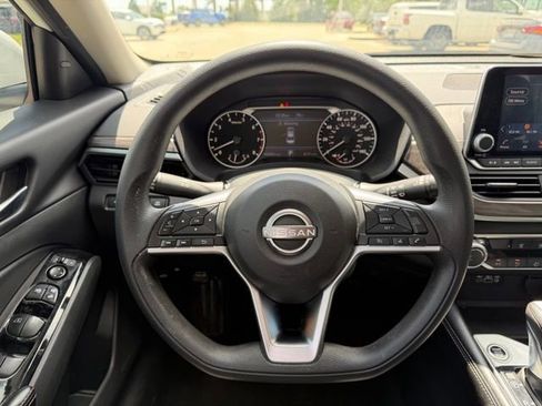 Used 2023 Nissan Altima 2.5 SV image 17