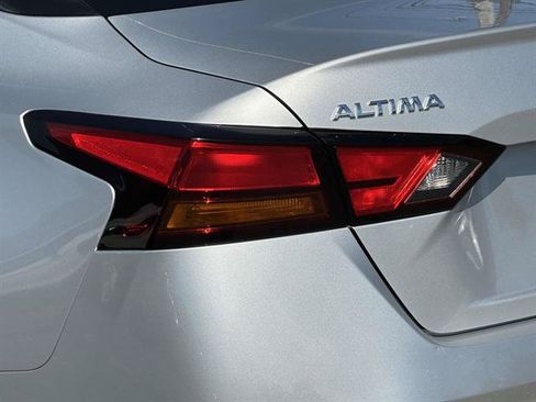 Used 2019 Nissan Altima 2.5 S FWD image 9