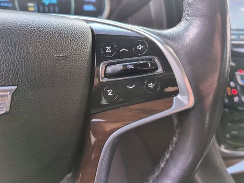 Used 2019 Cadillac Escalade Premium Luxury image 18