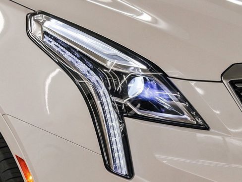 New 2025 Cadillac XT5 Luxury image 8