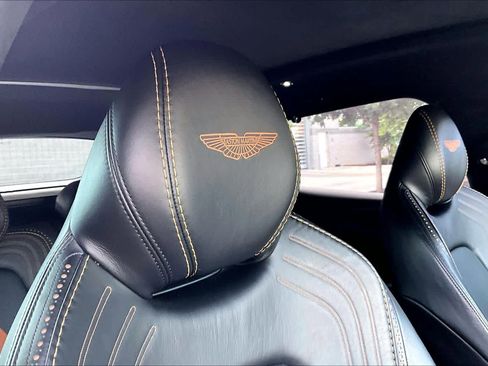 Used 2021 Aston Martin DBX AWD/4WD image 32