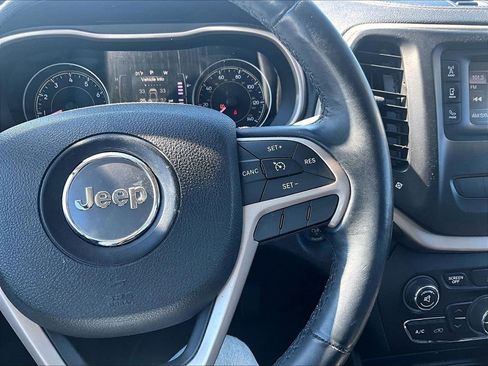 Used 2014 Jeep Cherokee Latitude w/ Comfort/Convenience Group image 16