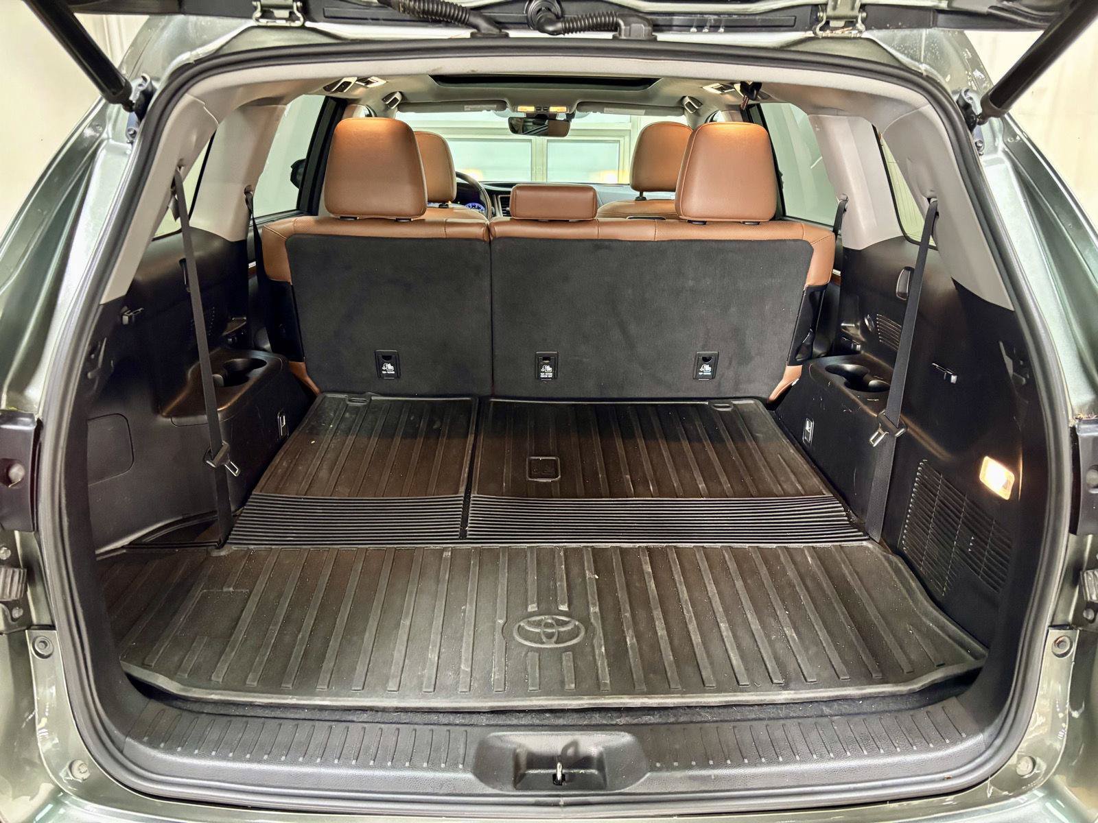 Used 2019 Toyota Highlander Limited Platinum AWD/4WD image 40