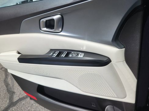 Used 2024 Kia Carnival LX FWD image 8