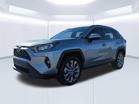 Used 2021 Toyota RAV4 XLE Premium image 7