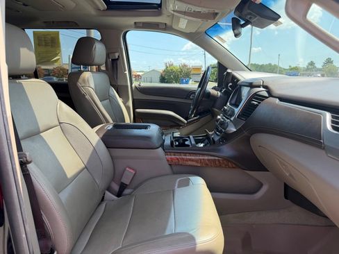 Used 2018 Chevrolet Suburban Premier AWD/4WD image 34