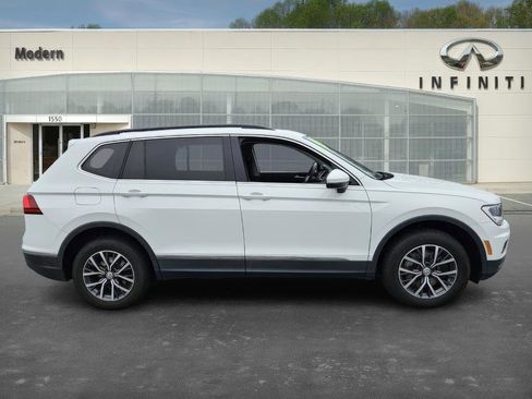 Used 2020 Volkswagen Tiguan SE image 3