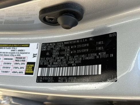 Used 2026 Toyota Corolla Cross XLE FWD image 33