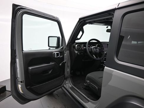 Used 2023 Jeep Wrangler Willys image 9