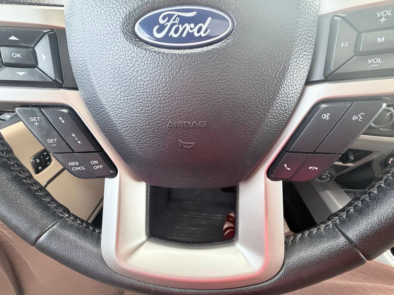 Used 2020 Ford F350 Lariat w/ Lariat Ultimate Package AWD/4WD image 23