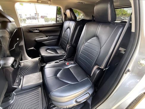 Used 2023 Toyota Highlander XLE image 21