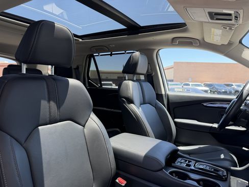 Used 2025 Honda Pilot Touring image 43