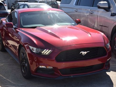 Used 2017 Ford Mustang Coupe image 4