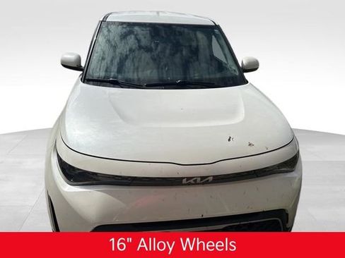Used 2023 Kia Soul LX w/ LX Technology Package FWD image 10
