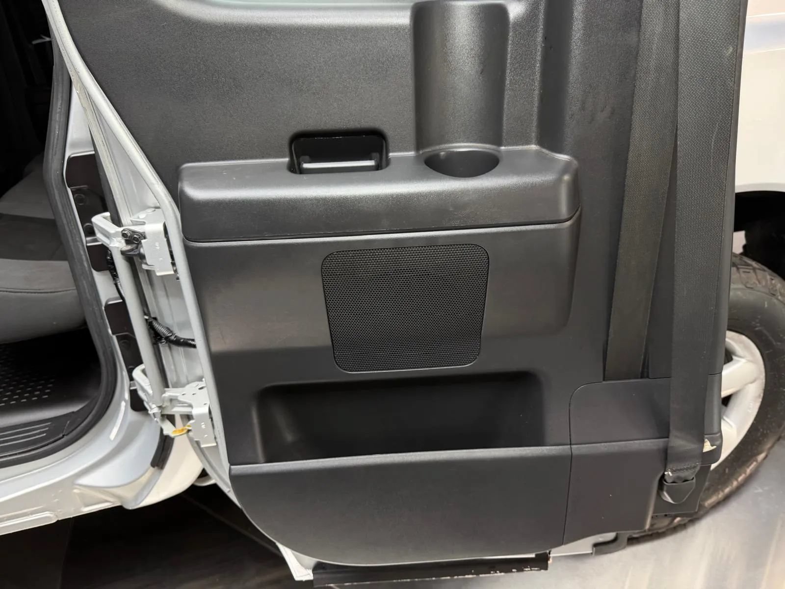 Used 2010 Nissan Titan XE w/ XE Popular Equipment Pkg RWD image 17