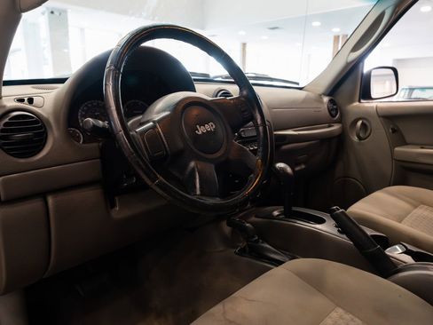 Used 2006 Jeep Liberty Sport AWD/4WD image 8