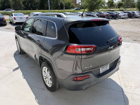 Used 2016 Jeep Cherokee Latitude w/ Cold Weather Group AWD/4WD image 5