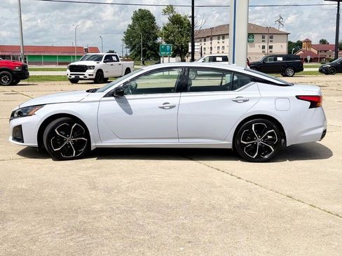 Used 2023 Nissan Altima 2.5 SR FWD image 6