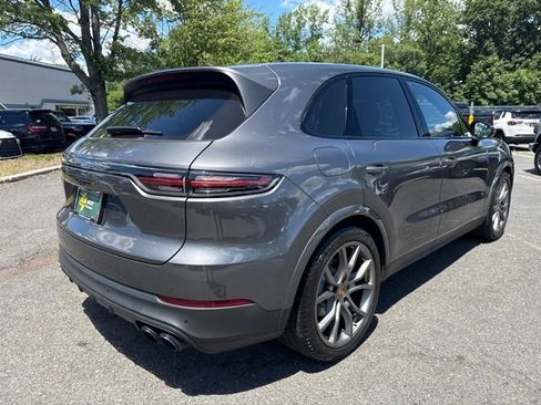 Used 2022 Porsche Cayenne AWD/4WD image 18