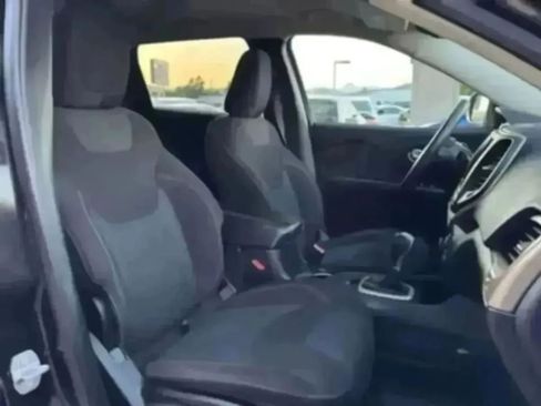 Used 2016 Jeep Cherokee Latitude FWD image 31
