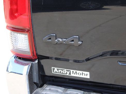 Used 2019 Toyota Tacoma SR5 AWD/4WD image 9
