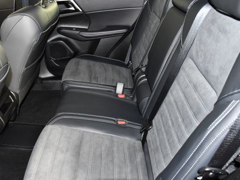 Used 2025 Mitsubishi Outlander SE AWD/4WD image 47