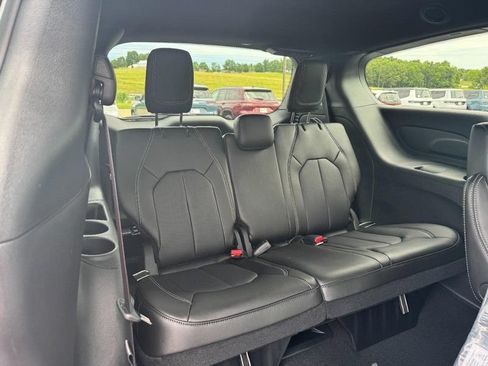 New 2027 Chrysler Pacifica Select FWD image 6
