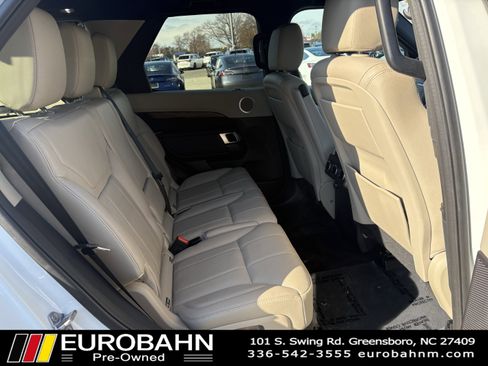 Used 2017 Land Rover Discovery HSE image 12