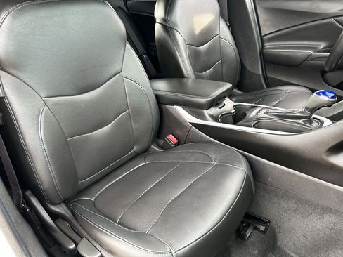 Used 2017 Chevrolet Volt LT w/ Comfort Package image 9