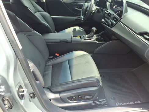 Used 2024 Lexus ES 350 w/ Premium Package FWD image 8