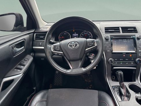 Used 2016 Toyota Camry SE w/ Moonroof Package image 11