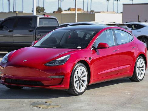 Used 2021 Tesla Model 3 Standard Range Plus RWD image 3